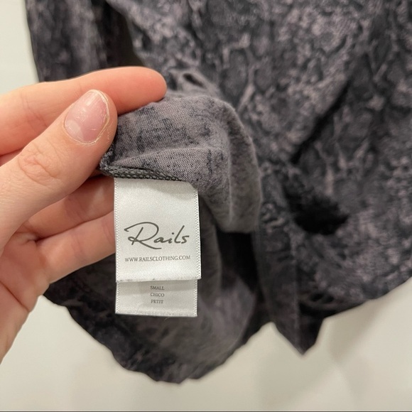 Rails Emilia Jersey Knit Long Sleeve Crewneck Charcoal Snakeskin Small - Picture 5 of 11